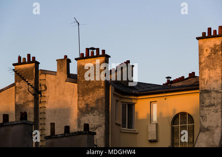 Case con camini a Parigi, Francia Foto Stock