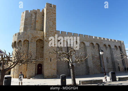 La Chiesa del pellegrinaggio a Saintes-Maries-de-la-Mer in Camargue Francia Foto Stock