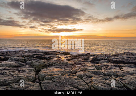 Sunrise a Craster, Northumberland Aprile 2018 Foto Stock