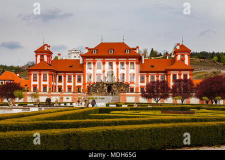 Praga, Repubblica ceca - APRILE, 30, 2017L barocco Troja Palace e giardino Foto Stock