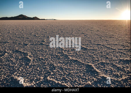 Il mondo la più grande distesa di sale, Salar de Uyuni in Bolivia, fotografati a sunrise - America del Sud Foto Stock