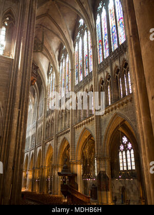 Navata principale della Cathédrale Saint-Étienne de Metz Foto Stock