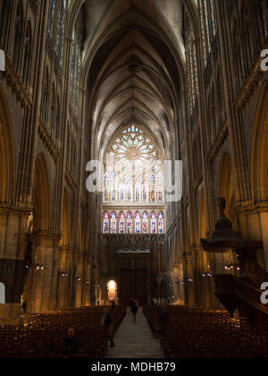 Navata principale della Cathédrale Saint-Étienne de Metz Foto Stock