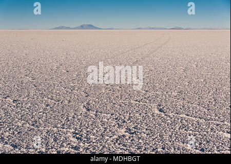 Il mondo la più grande distesa di sale, Salar de Uyuni in Bolivia, fotografati a sunrise - America del Sud Foto Stock
