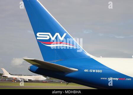 3K-SW880, un Boeing 767-32LF azionato da Silkway West Airlines, a Prestwick International Airport in Ayrshire, in Scozia. Foto Stock