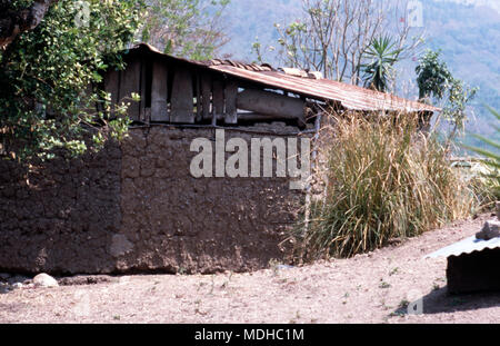 Un 'moderne' Chortí indigeni casa Maya in Honduras occidentale. Foto Stock