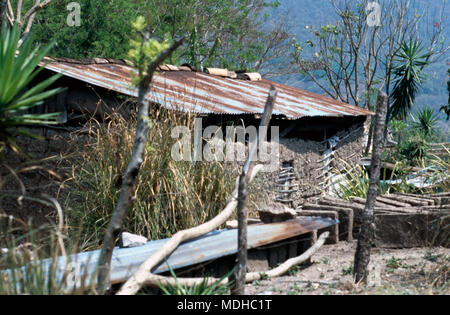 Un 'moderne' Chortí indigeni casa Maya in Honduras occidentale. Foto Stock