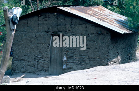 Un 'moderne' Chortí indigeni casa Maya in Honduras occidentale. Foto Stock