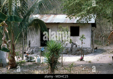 Un 'moderne' Chortí indigeni casa Maya in Honduras occidentale. Foto Stock