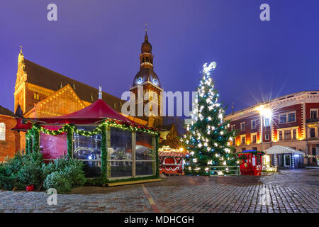 Il Mercatino di Natale a Riga, Lettonia Foto Stock