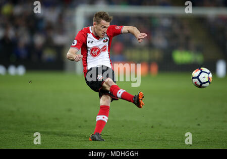 Southampton Steven Davis durante il match di Premier League al King Power Stadium, Leicester. Stampa foto di associazione. Picture Data: giovedì 19 aprile, 2018. Vedere PA storia Calcio Leicester. Foto di credito dovrebbe leggere: Nick Potts/filo PA. Restrizioni: solo uso editoriale nessun uso non autorizzato di audio, video, dati, calendari, club/campionato loghi o 'live' servizi. Online in corrispondenza uso limitato a 75 immagini, nessun video emulazione. Nessun uso in scommesse, giochi o un singolo giocatore/club/league pubblicazioni. Foto Stock