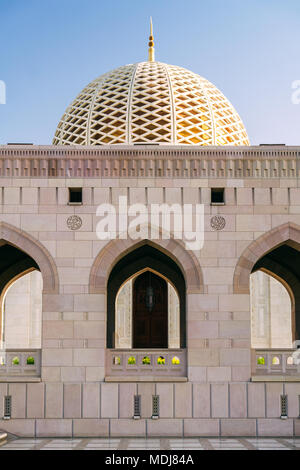 La grande moschea Qaboos in Muscat Oman Foto Stock