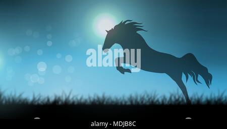 Silhouette di cavallo salta nella notte Foto Stock
