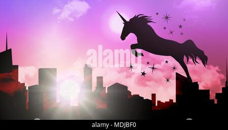 Unicorn silhouette saltando su city Foto Stock