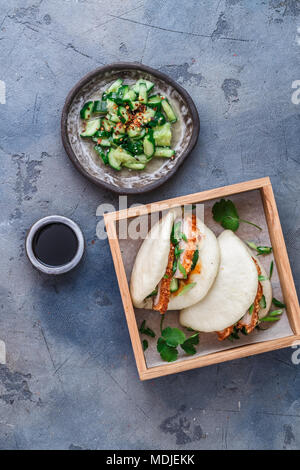 Bao bun con pancetta di maiale, sandwich al vapore, gua bao. Foto Stock