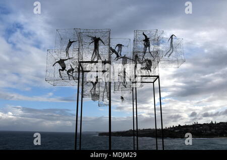 Sydney, Australia - Ott 27, 2017. Barbara Licha: gli inquilini. Scultura di mare lungo il Bondi a Coogee passeggiata costiera è il più grande del mondo libero di t Foto Stock