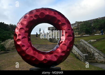 Sydney, Australia - Ott 27, 2017. Wesley Harrop: Zygomaticus. Scultura di mare lungo il Bondi a Coogee passeggiata costiera è il più grande del mondo libero Foto Stock