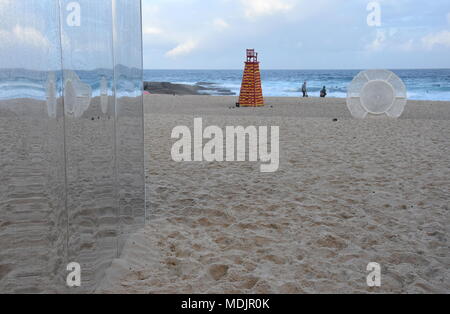 Sydney, Australia - Ott 27, 2017. Sculture sulla spiaggia di Tamarama. Scultura di mare lungo il Bondi a Coogee passeggiata costiera è il più grande del mondo di fre Foto Stock