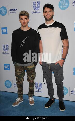 Los Angeles, CA, Stati Uniti d'America. Xix Apr, 2018. Il Chainsmokers presso gli arrivi per noi giorno California, il Forum, Los Angeles, CA 19 aprile 2018. Credito: Elizabeth Goodenough/Everett raccolta/Alamy Live News Foto Stock