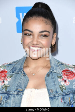 Los Angeles, CA, Stati Uniti d'America. Xviii Apr, 2018. 19 Aprile 2018 - Los Angeles, California - Laurie Hernandez. Abbiamo Giorno della California per festeggiare i giovani a cambiare il mondo tenutosi presso il Forum. Photo credit: Birdie Thompson/AdMedia Credito: Birdie Thompson/AdMedia/ZUMA filo/Alamy Live News Foto Stock