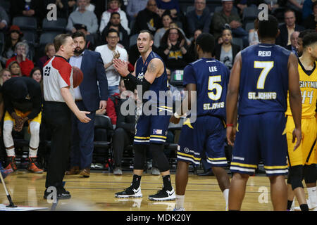 London, Ontario, Canada. 19 aprile 2018, Londra Ontario Canada - Royce bianco(30) portano tutti i punteggi con 30 punti ma che non è stato sufficiente come il fulmine di Londra e St John's edge serie è ora legato a 1. Il bordo di ottenere un 112 - 104 la vittoria contro il fulmine, Londra è stata la riproduzione di recuperare tutti i gioco come erano giù da 23 fin dall'inizio. Credito: Luca Durda/Alamy Live News Foto Stock