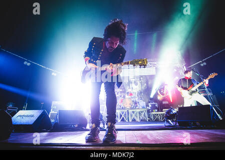 Venaria, Italia, 2018 Aprile 19th: l'Italiano band alternative rock 'I Ministri' esecuzione dal vivo sul palco del Teatro della Concordia a Venaria, vicino a Torino, per loro 'fidatevi' tour concerto. Foto: Alessandro Bosio/Alamy Live News Foto Stock