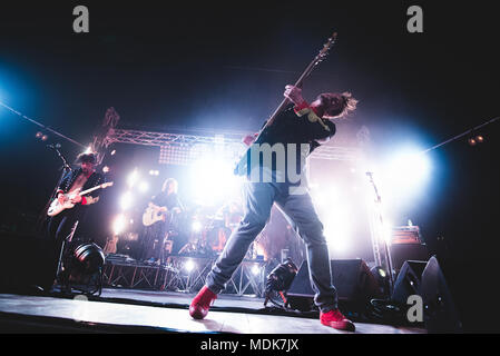 Venaria, Italia, 2018 Aprile 19th: l'Italiano band alternative rock 'I Ministri' esecuzione dal vivo sul palco del Teatro della Concordia a Venaria, vicino a Torino, per loro 'fidatevi' tour concerto. Foto: Alessandro Bosio/Alamy Live News Foto Stock