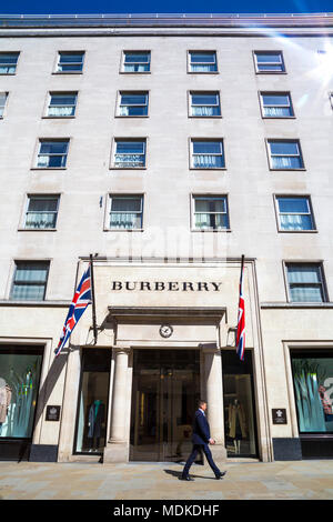 Burberry facciata del ramo Mayfair store su New Bond Street, Londra, Regno Unito Foto Stock