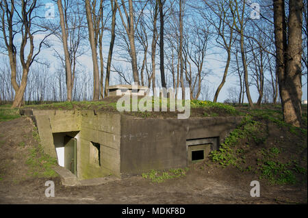 Bunker del 25 Bateria Artylerii Stalej (xxv artiglieria costiera batteria) dall epoca della guerra fredda in Gdansk Westerplatte, Polonia. 18 aprile 2018 © Wojciech St Foto Stock