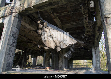 Resti di nuova caserma della ex Wojskowa Skladnica Tranzytowa (Militare Polacco deposito di transito) stabiliti durante interwar periodo e noto per Battl Foto Stock