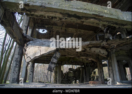 Resti di nuova caserma della ex Wojskowa Skladnica Tranzytowa (Militare Polacco deposito di transito) stabiliti durante interwar periodo e noto per Battl Foto Stock