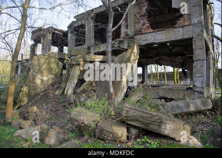 Resti di nuova caserma della ex Wojskowa Skladnica Tranzytowa (Militare Polacco deposito di transito) stabiliti durante interwar periodo e noto per Battl Foto Stock