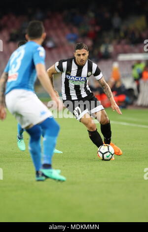 Napoli, Italia. Xviii Apr, 2018. Azione durante la partita di calcio tra SSC Napoli e UDINESE presso lo Stadio San Paolo di Napoli .Risultato finale SSC Napoli vs. Udinese 4-2.Nella foto Giuseppe Pezzella UDINESE Credito: Salvatore Esposito/Pacific Press/Alamy Live News Foto Stock