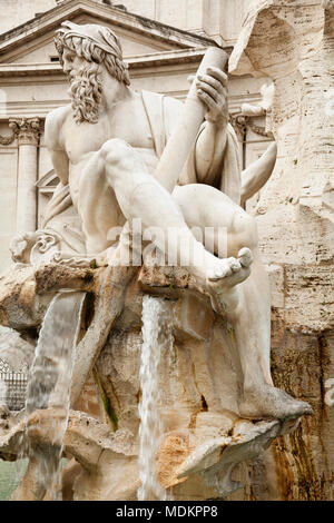 La scultura presso la Fontana dei Quattro Fiumi, fontana di quattro flussi, architetto Bernini, Piazza Navona, Roma, lazio, Italy Foto Stock