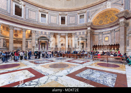 Interno, costruzione a cupola, il Pantheon Roma, lazio, Italy Foto Stock