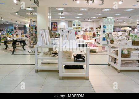 SAINT PETERSBURG, Russia - circa ottobre, 2017: all'interno di 'tockmann Nevsky centro shopping center di San Pietroburgo. Foto Stock