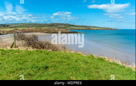 Una vista di yr Traeth Ora a Dulas su Anglesey, Galles del Nord Foto Stock