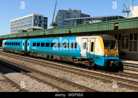 Arriva Trains Wales Classe 175 175002 a Cardiff Central Railway Station, South Wales, Regno Unito Foto Stock