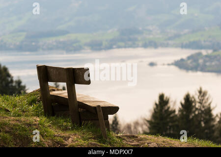 Panorama delle Alpi dal Monte Rigi. Il Cantone di Svitto, Svizzera. Il lago di Lucerna. La Svizzera del paesaggio e della natura Foto Stock