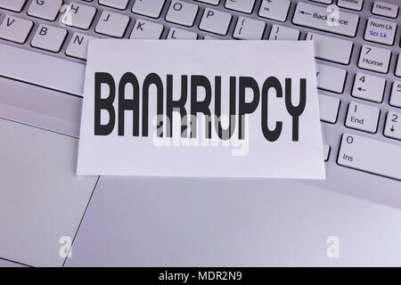 Conceptual la scrittura a mano che mostra fallimentare. Business photo presentazione azienda sotto la crisi finanziaria fallisce con una diminuzione delle vendite scritto White S Foto Stock