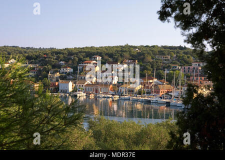 Gaios Harbour, dall'isolotto di Aghios Nikolaos, Paxos, Grecia Foto Stock