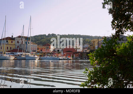 Gaios Harbour, dall'isolotto di Aghios Nikolaos, Paxos, Grecia Foto Stock