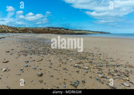 Una vista di yr Traeth Ora a Dulas su Anglesey, Galles del Nord Foto Stock