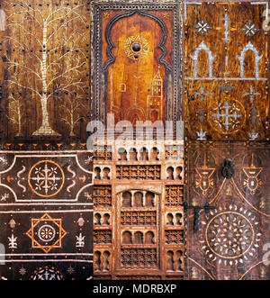 Montaggio delle antiche porte marocchino Foto Stock