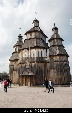 Zaporizhia - Ucraina, Maggio 02, 2015: la chiesa in legno nel Museo di Cosacchi Zaporizhian sull isola di Khortytsya Foto Stock