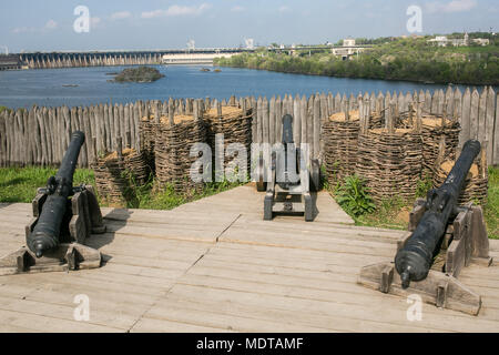 Zaporizhia - Ucraina, Maggio 02, 2015: la protezione di legno fortificazioni nel Museo di Cosacchi Zaporizhian sull isola di Khortytsia, Ucraina Foto Stock