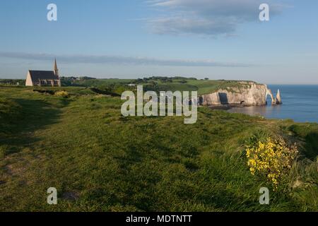 Francia, regione Alta Normandia, Seine Maritime, Hautes Falaises terra, Etretat, falaise d'Aval, Foto Stock
