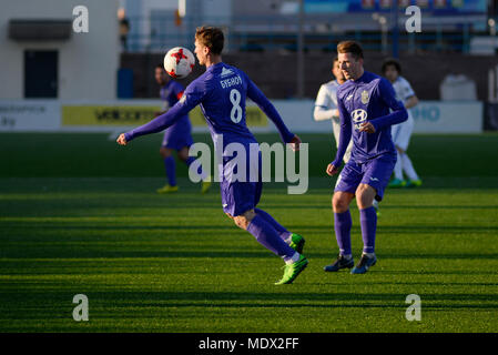 MINSK, Bielorussia - Aprile 7, 2018: i giocatori di calcio durante la bielorussa Premier League football match tra FC dinamo Minsk e FC Isloch alla FC Minsk Stadium Foto Stock