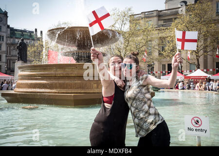 Londra, Regno Unito. Xxi Aprile, 2018. La festa di San Giorgio celebrazioni in Trafalgar Square. Credito: Guy Corbishley/Alamy Live News Foto Stock