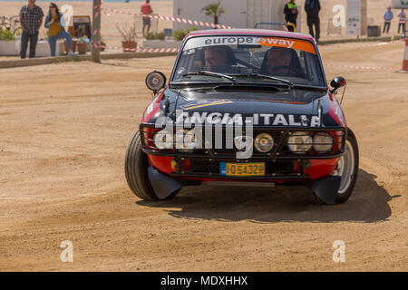 XV il Rally Costa Brava Historic Car gara in una piccola città Palamos in Catalogna. 04. 20. 2018 Spagna, città Palamos Credito: Arpad Radoczy/Alamy Live News Foto Stock